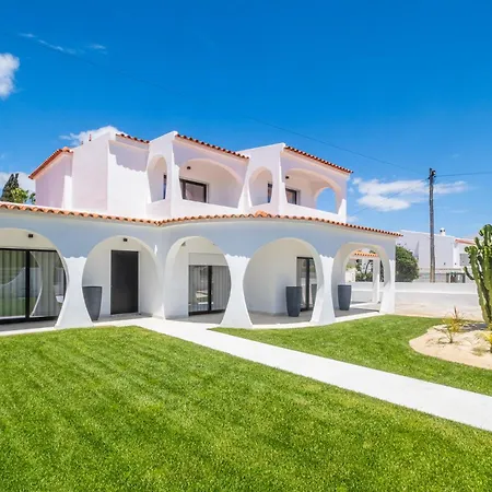 Hébergement de vacances Veiga - Luxury Modern Design With Large Beautiful Garden Albufeira