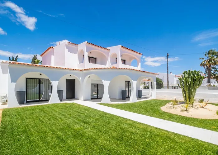 Hébergement de vacances Veiga - Luxury Modern Design With Large Beautiful Garden Albufeira