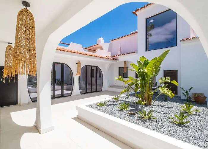 Hébergement de vacances Veiga - Luxury Modern Design With Large Beautiful Garden Albufeira