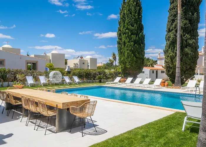 Hébergement de vacances Veiga - Luxury Modern Design With Large Beautiful Garden