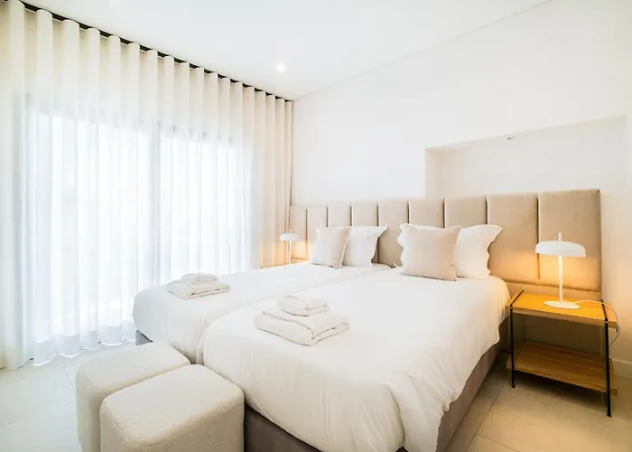 Hébergement de vacances Veiga - Luxury Modern Design With Large Beautiful Garden