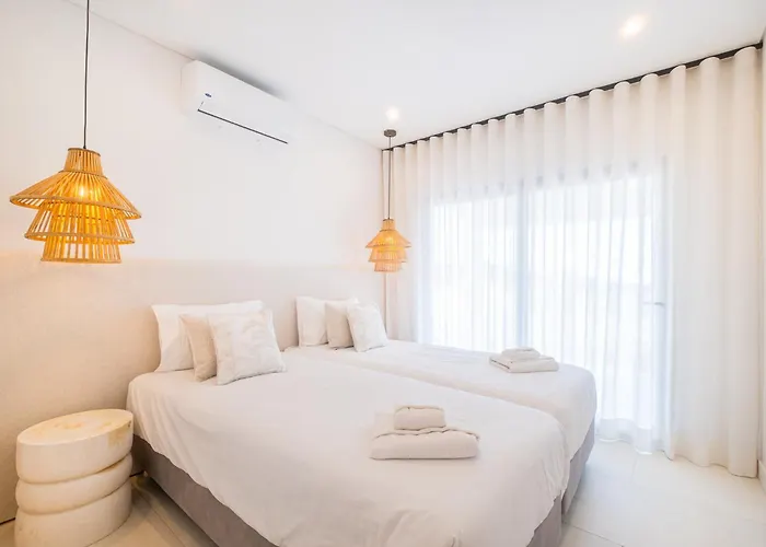 Veiga - Luxury Modern Design With Large Beautiful Garden Hébergement de vacances *
