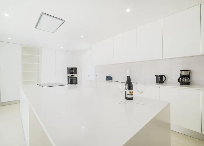 Hébergement de vacances Veiga - Luxury Modern Design With Large Beautiful Garden *