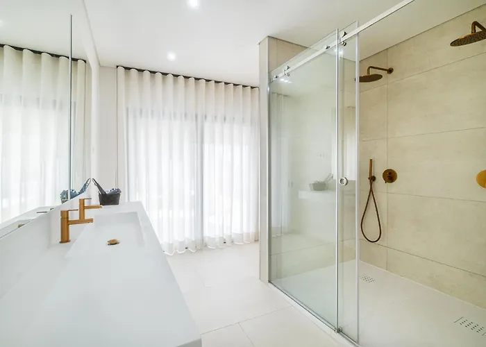 Hébergement de vacances Veiga - Luxury Modern Design With Large Beautiful Garden Albufeira