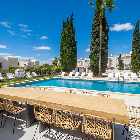 Veiga - Luxury Modern Design With Large Beautiful Garden Feriehus