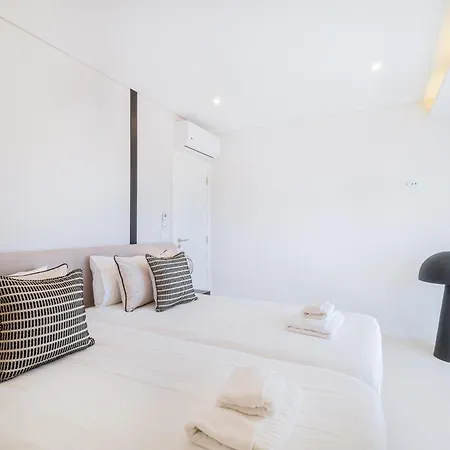 Veiga - Luxury Modern Design With Large Beautiful Garden Feriehus