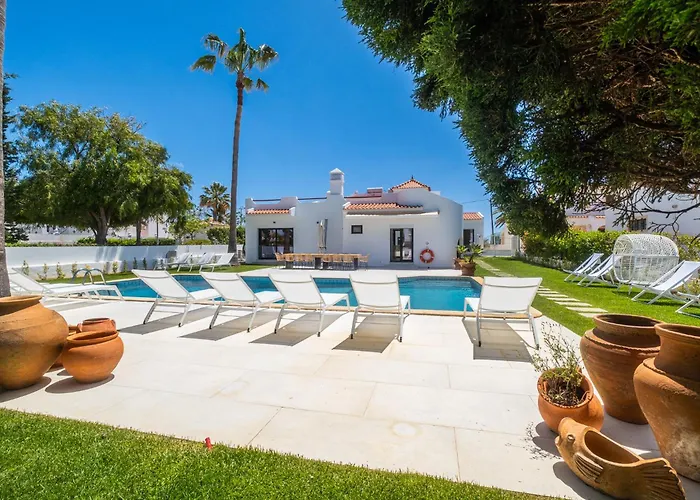 Nyaraló Veiga - Luxury Modern Design With Large Beautiful Garden *
