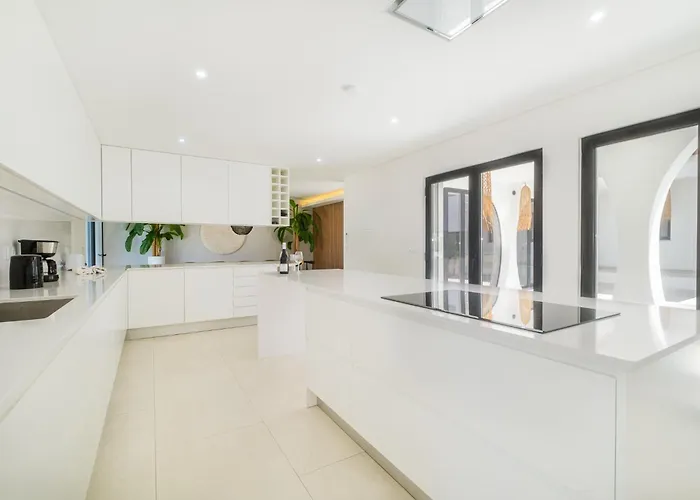 Veiga - Luxury Modern Design With Large Beautiful Garden