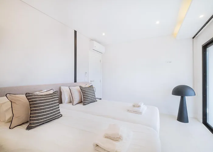 Veiga - Luxury Modern Design With Large Beautiful Garden Nyaraló