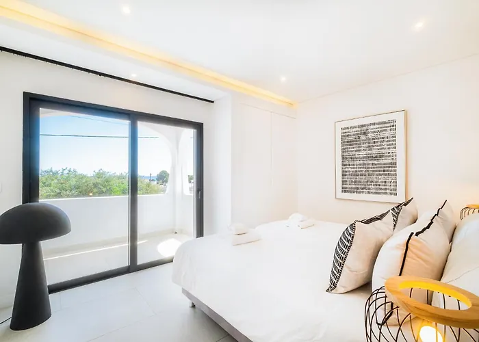 Veiga - Luxury Modern Design With Large Beautiful Garden Nyaraló