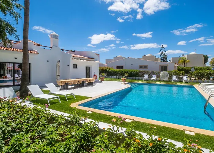 Veiga - Luxury Modern Design With Large Beautiful Garden Nyaraló