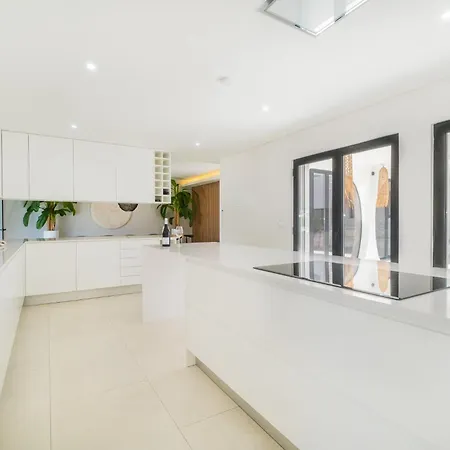 Veiga - Luxury Modern Design With Large Beautiful Garden