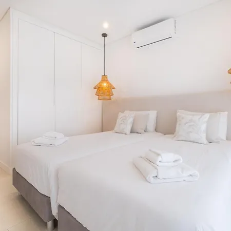 Veiga - Luxury Modern Design With Large Beautiful Garden Tatil Evi *