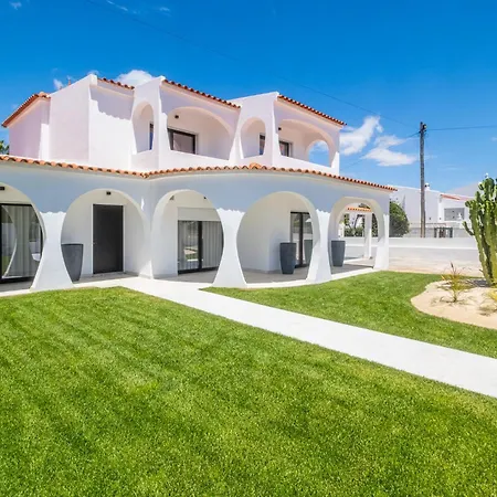 Holiday home Veiga - Luxury Modern Design With Large Beautiful Garden *